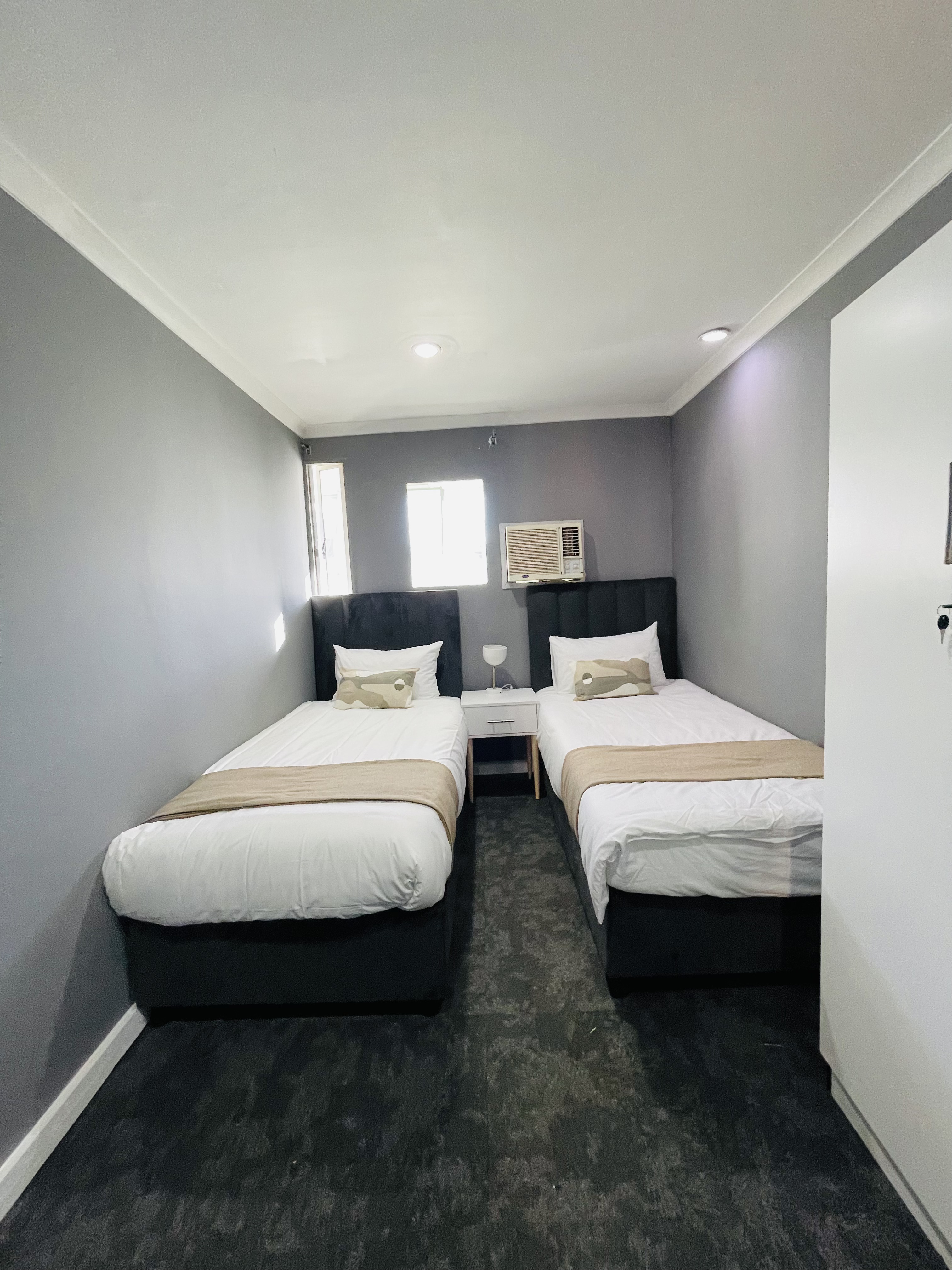 Single Room (Double Bed)